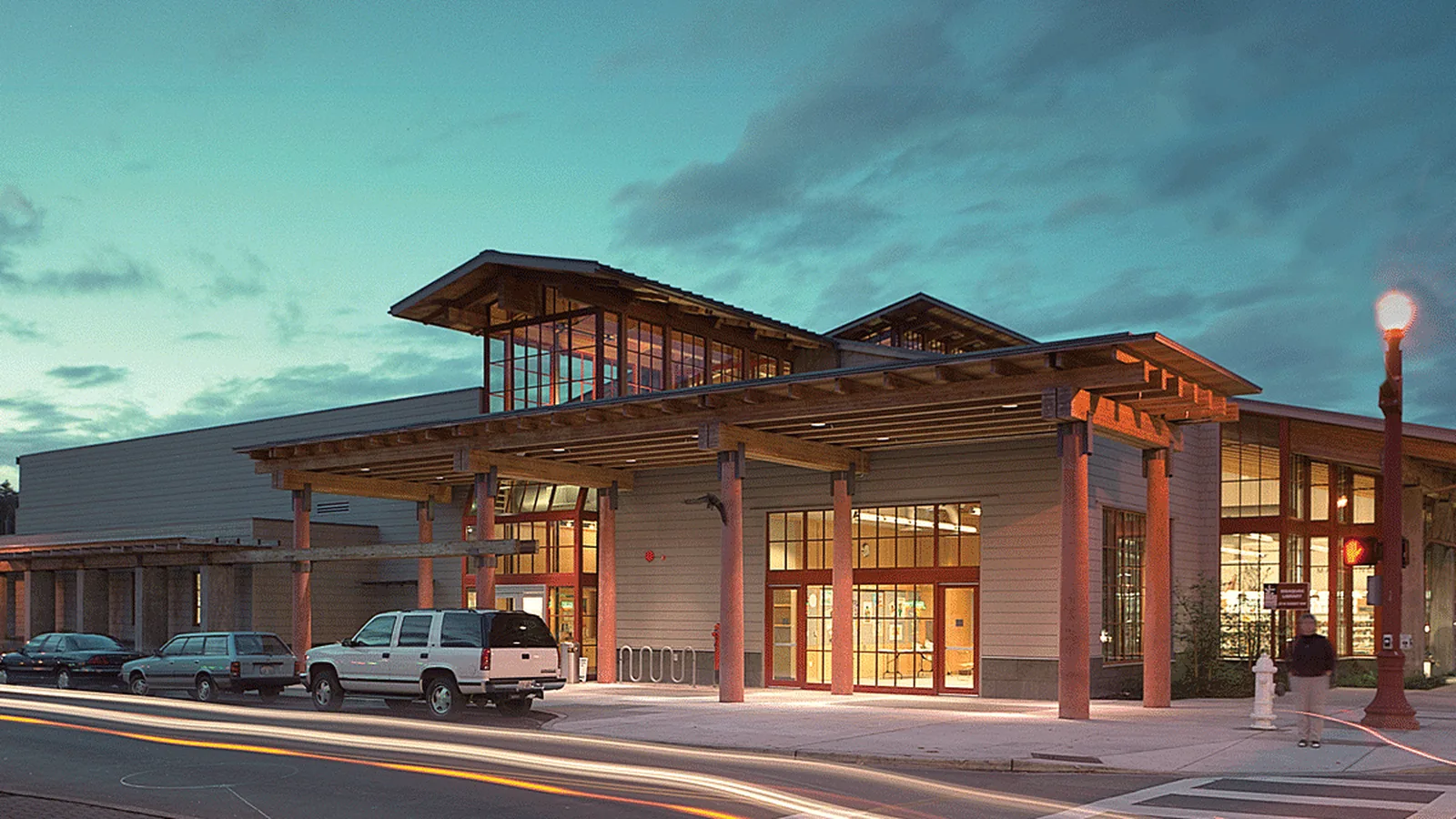 Issaquah Library, a low building with a broad glass front and a covered walkway.