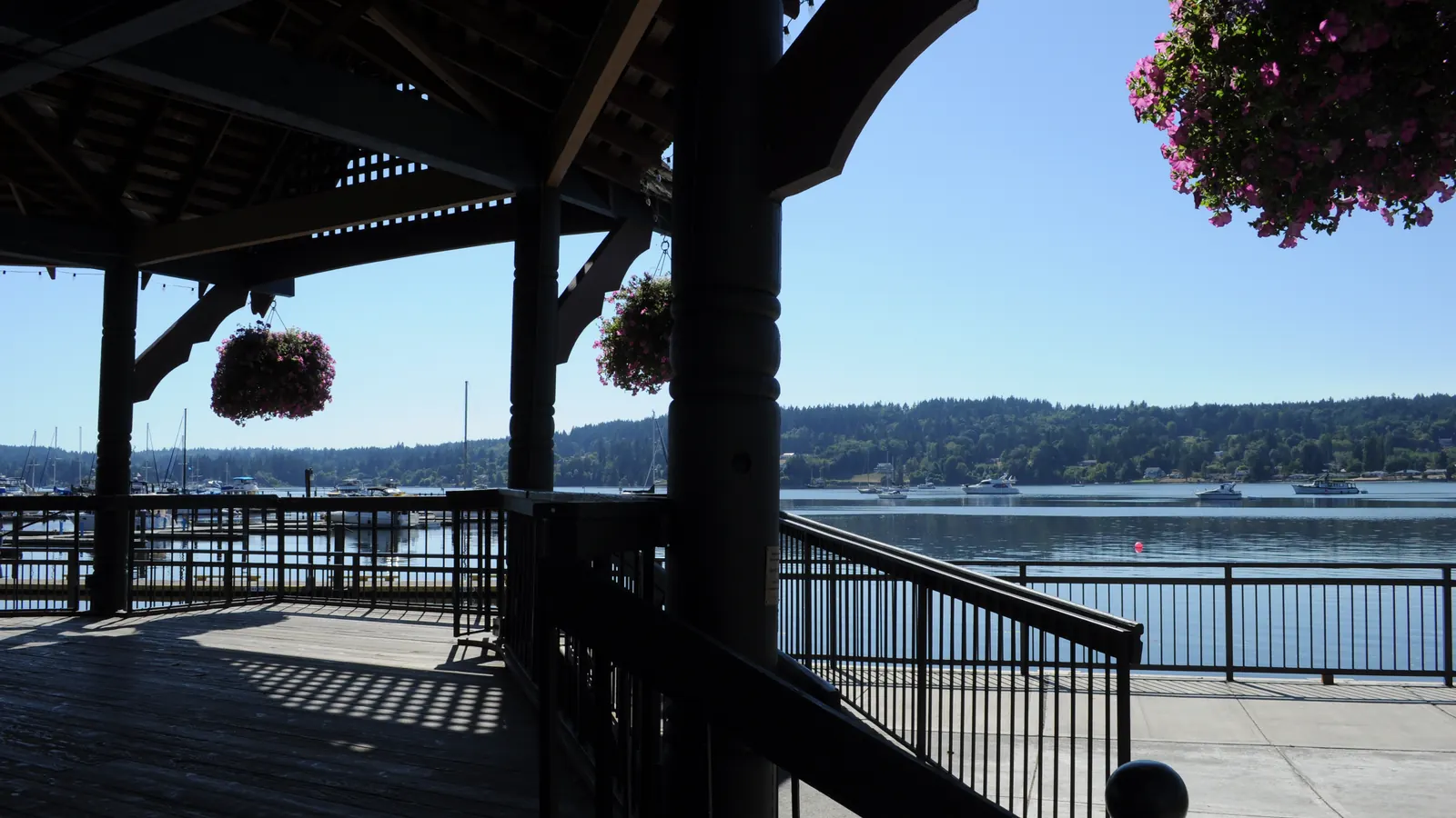 Kvelstad Pavilion in Poulsbo, a white open-sided shelter.